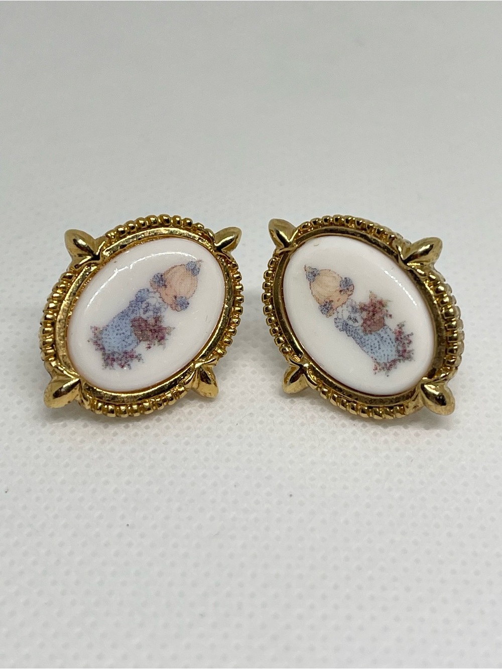 Avon Precious Moments Clip-On Earrings Gold Tone PMI 1999 Vintage
